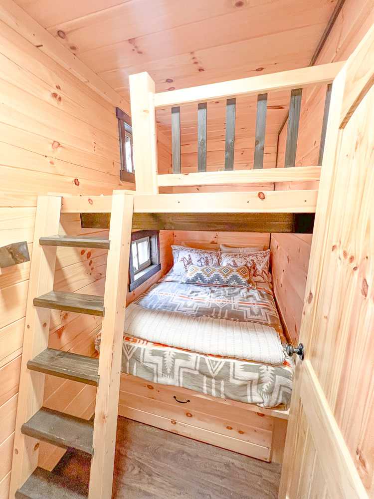 16'x34' Pioneer Deluxe Cabin